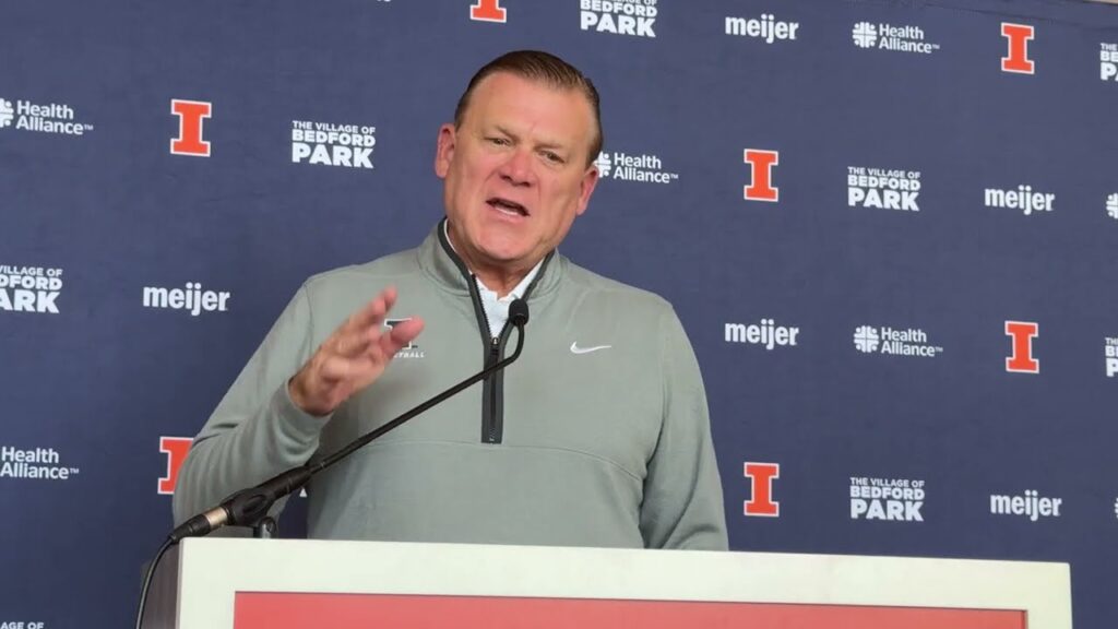 illini media day mbb coach brad underwood