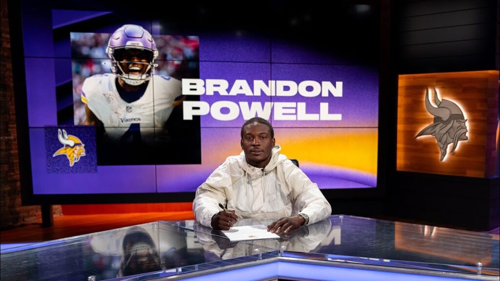 brandon powell signs his contract to stay a minnesota viking