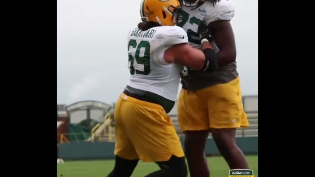 david bakhtiari blocks 69 370lb t caleb jones on his first day off the pup list packers