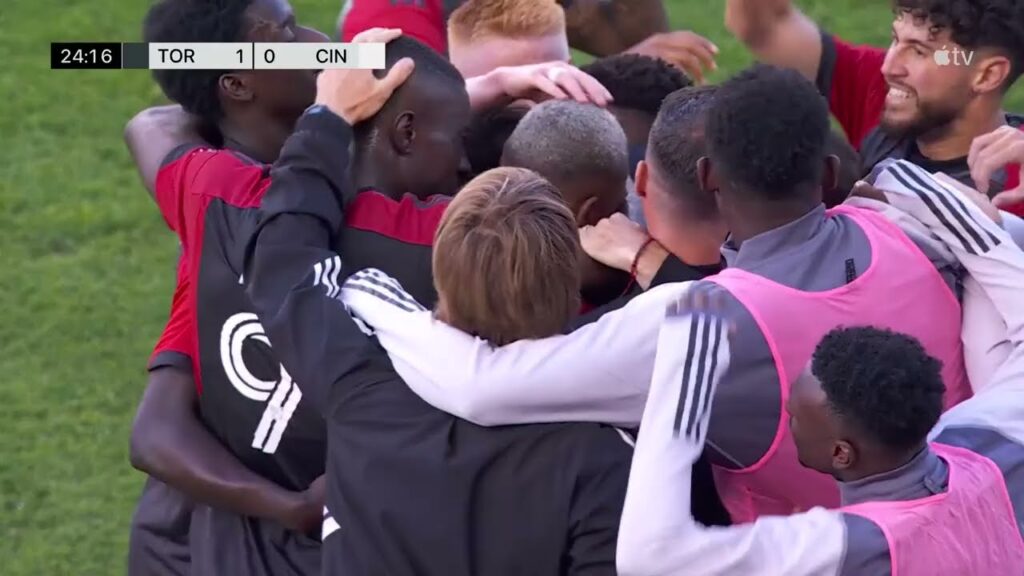 deybi flores first mls goal header off the corner for toronto fc