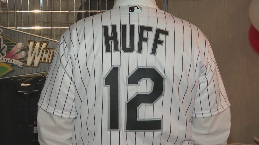 former white sox player michael huff speaks at rockford savation army center