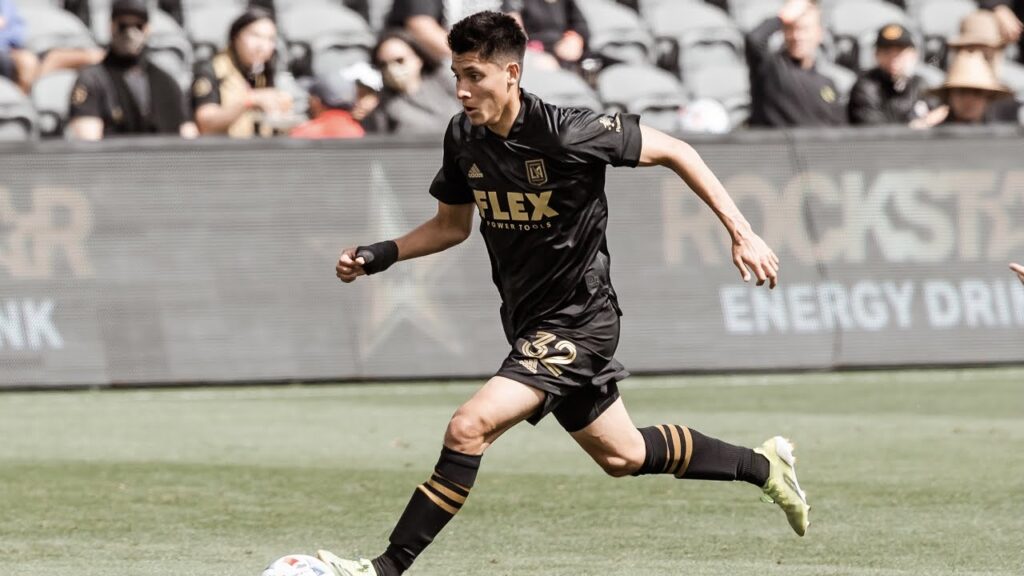 get to know lafc defender marco farfan