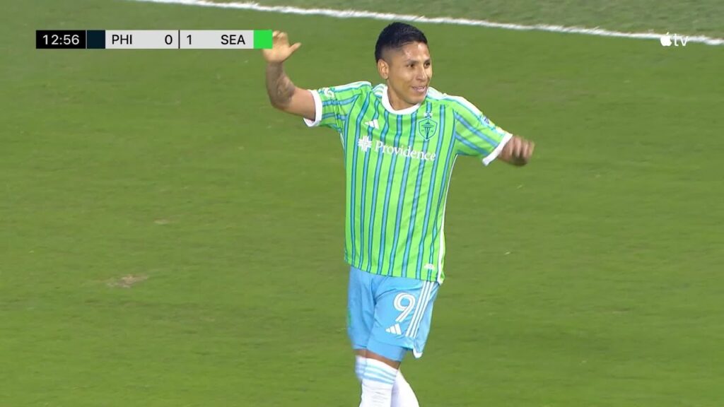 incredible raul ruidiaz scores stunning midfield goal against philadelphia