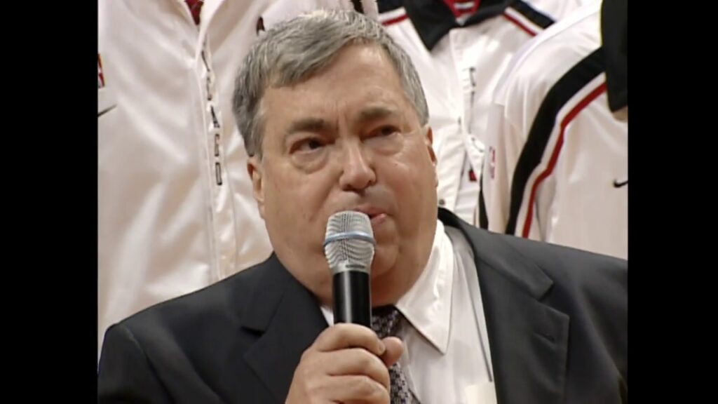 jerry krause inducted into the hall of fame