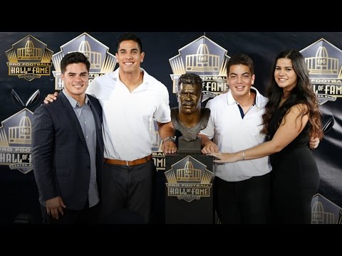 junior seau gets inducted into pro football hall of fame on behalf of family