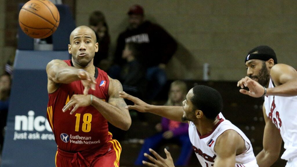 nba d league gatorade call up dahntay jones to the clippers