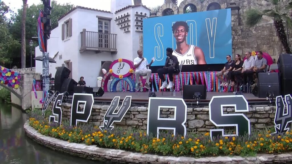 sidy cissoko introduced as member of the san antonio spurs 1