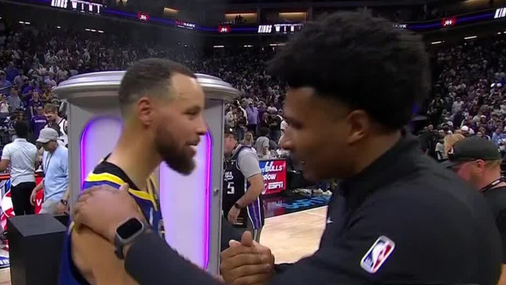 stephen curry embraces leandro barbosa after warriors play in loss vs kings nba on espn