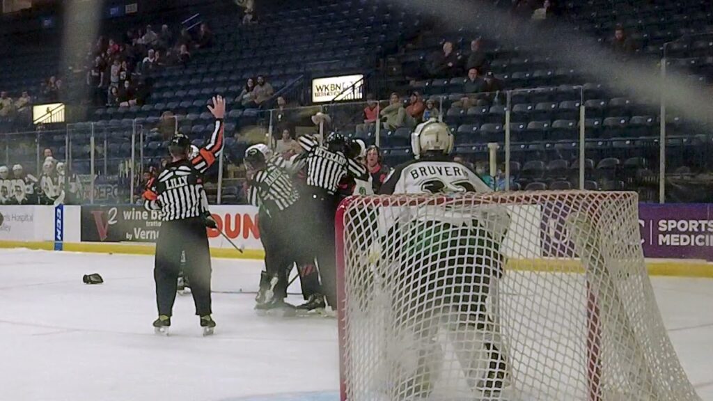 youngstown phantoms 27 kyle bettens fights cedar rapids 4 joe flemming 10 30 21