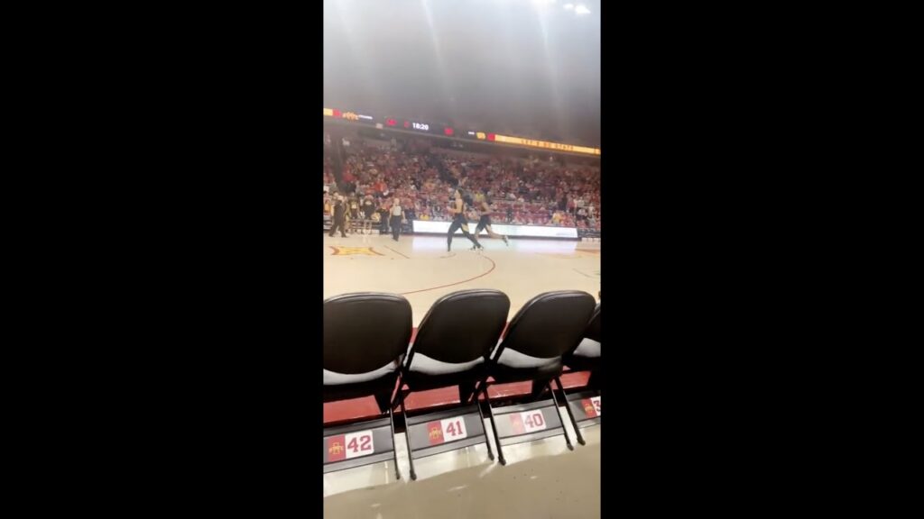 arkansas pine bluff coach calls timeout and makes team run f09f9280 shorts