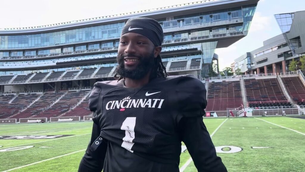 bearcats cb jordan young embracing leadership role heading into 2024 season