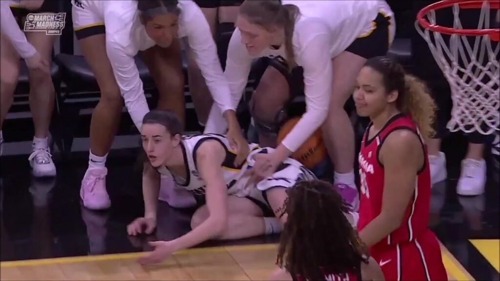 caitlin clark shoved down back to back intentional fouls by 10 georgia closing out loss to 2 iowa