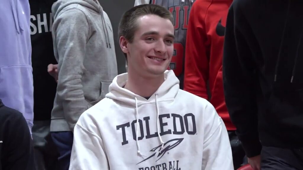 dylan hohler signs to play football at toledo university eng 03 2 23