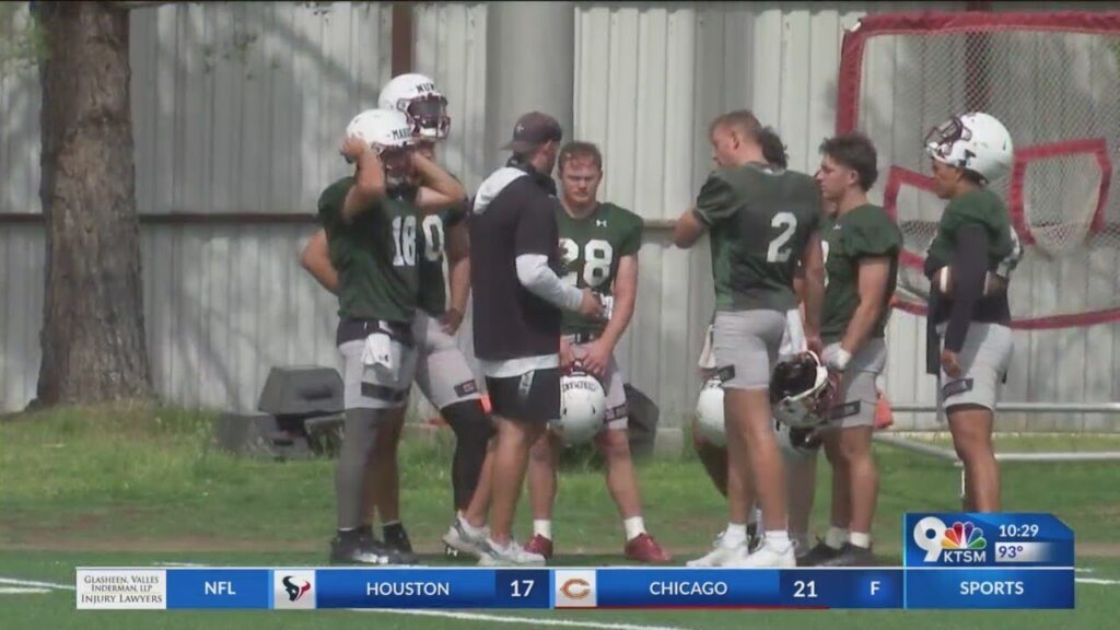 nmsu quarterbacks find camaraderie amidst qb competition