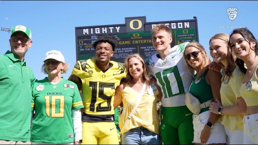 oregons bo nix tez johnson share brotherly bond on and off the football field