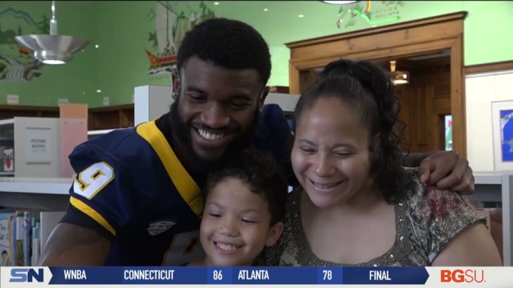 rockets wr larry stephens spreads message of hope while reading to kids