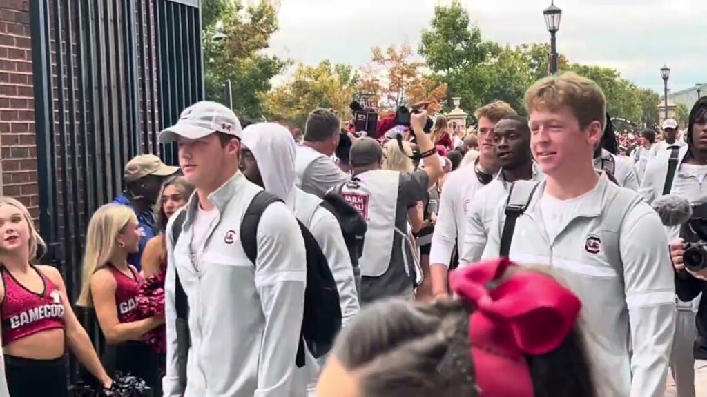 south carolina arrives for gamecock walk vs florida